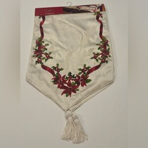 NWT ST NICOLAS  SQUARE CHRISTMAS HOLIDAYS TABLE RUNNER 72”